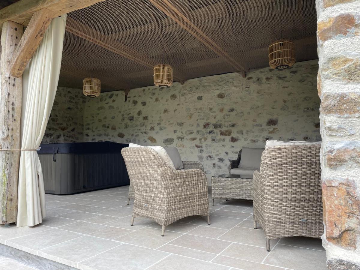 Les Cottages Du Manoir, Jacuzzi -كروزون المظهر الخارجي الصورة